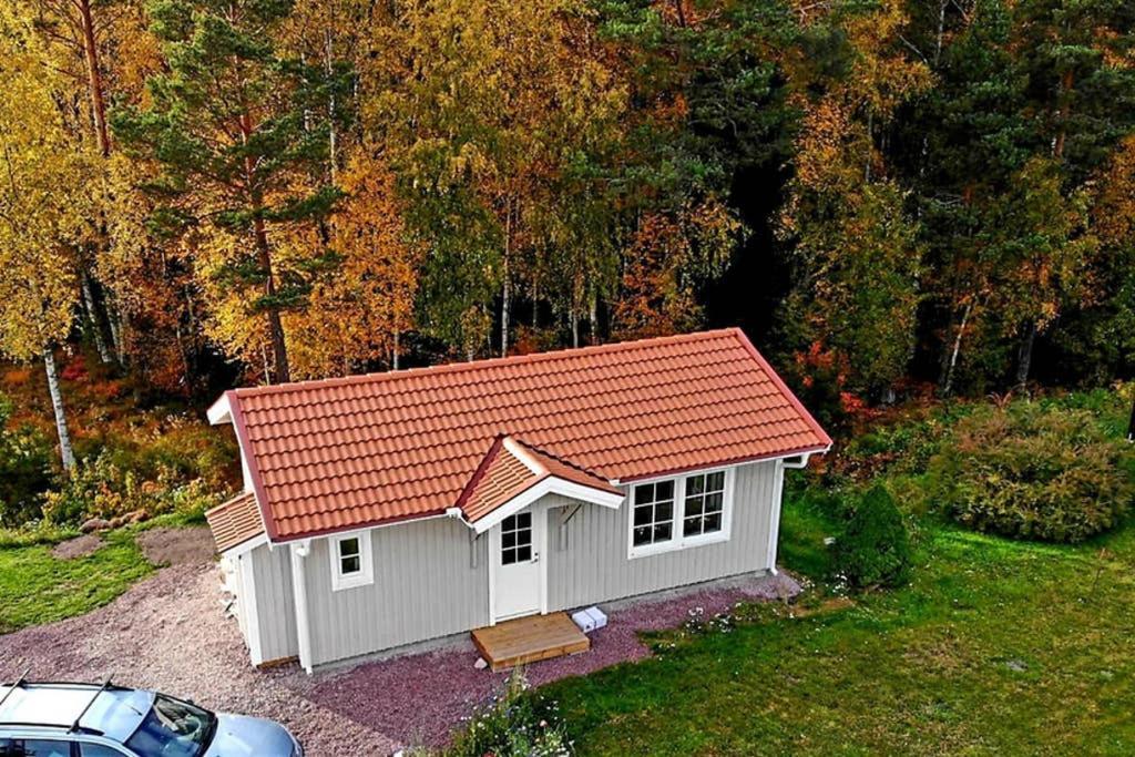 Nybyggd Stuga Intill Skogsbrynet - New Built Cottage Next To The Cowberry Forest Mora Exterior photo