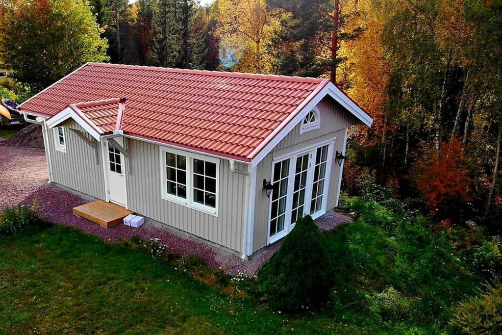 Nybyggd Stuga Intill Skogsbrynet - New Built Cottage Next To The Cowberry Forest Mora Exterior photo